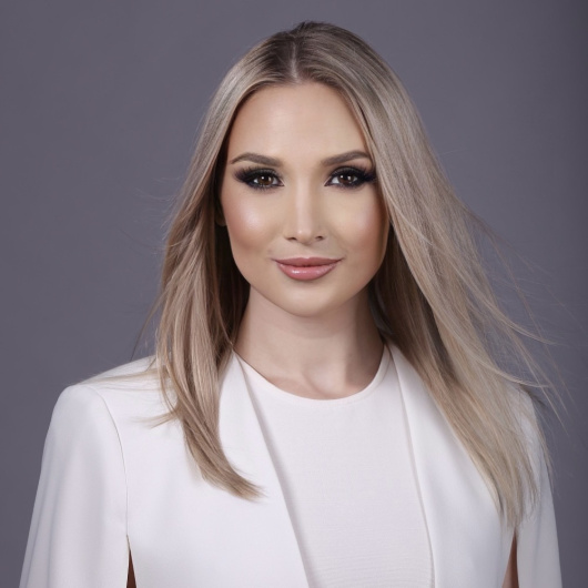 Aradi Nóra