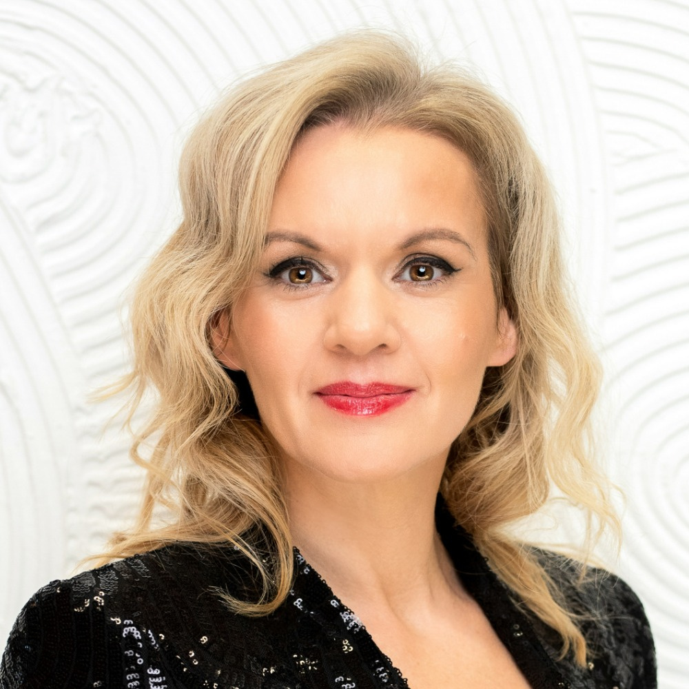 Dr. Oláh Mária