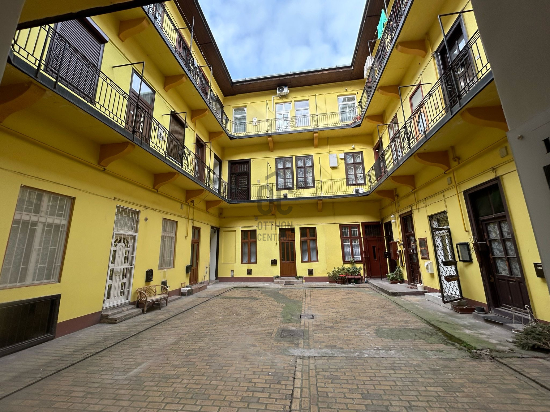 Gallery zoom image