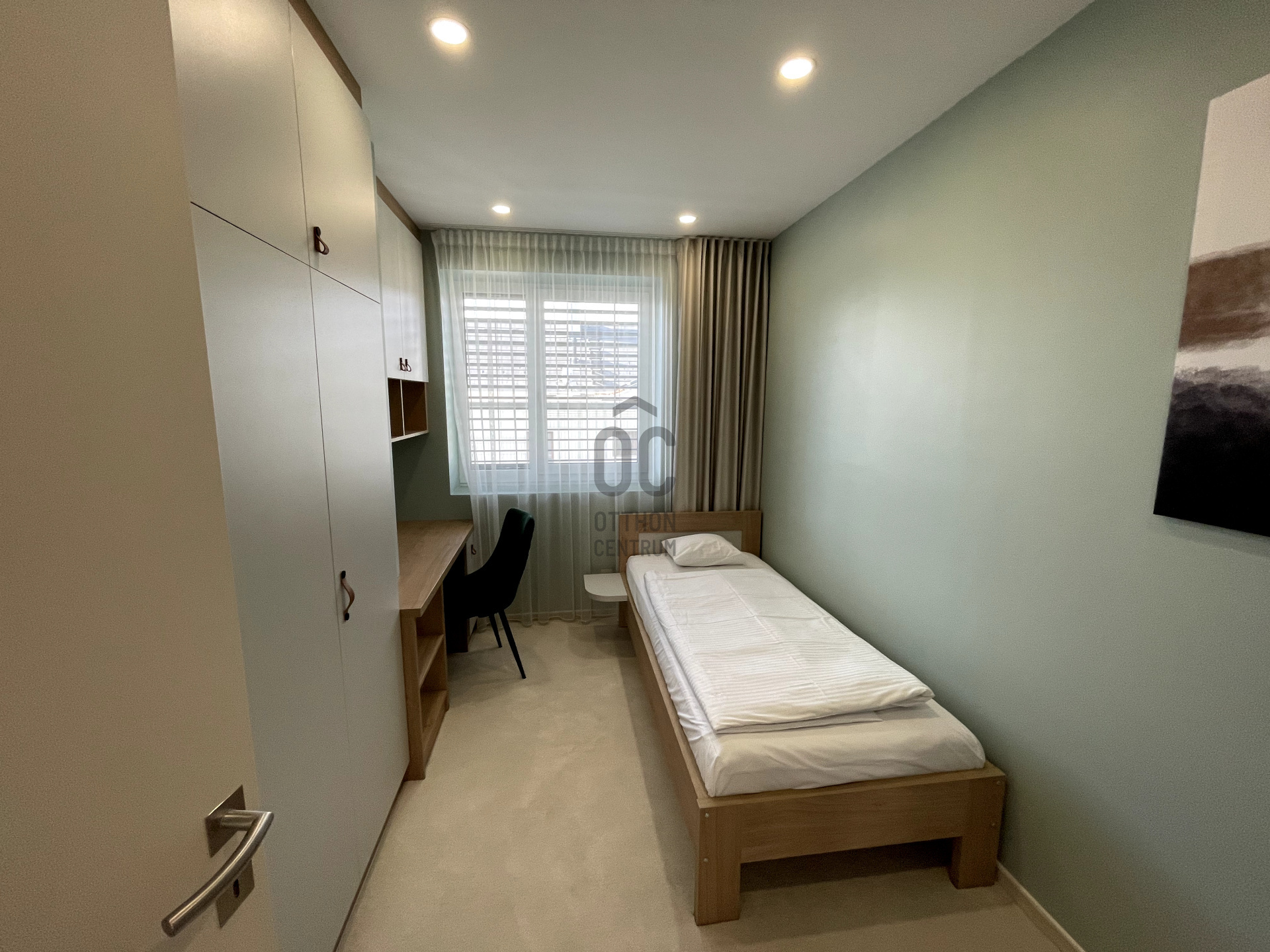 Gallery zoom image