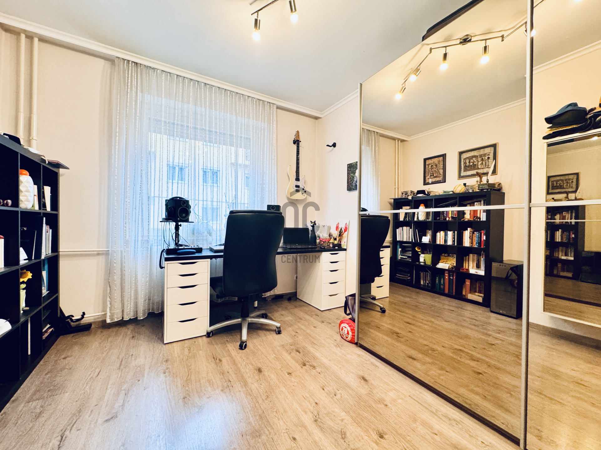 Gallery zoom image