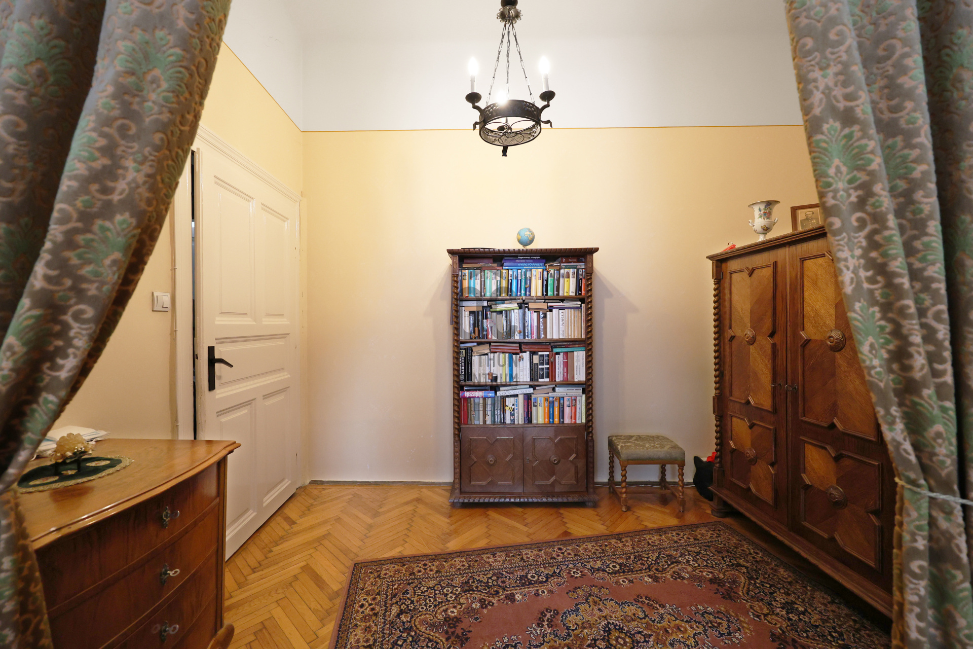 Gallery zoom image