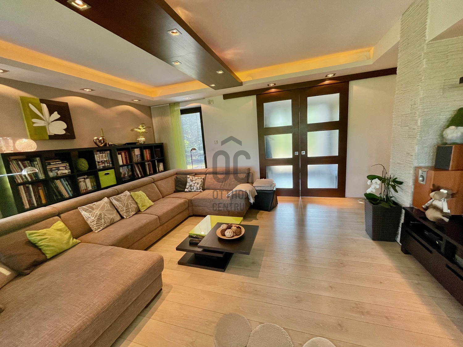 Gallery zoom image