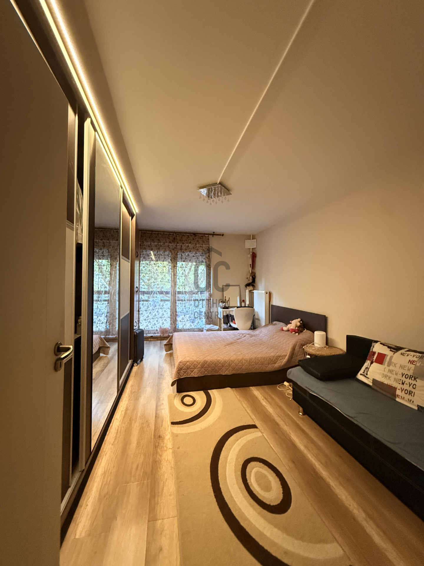 Gallery zoom image