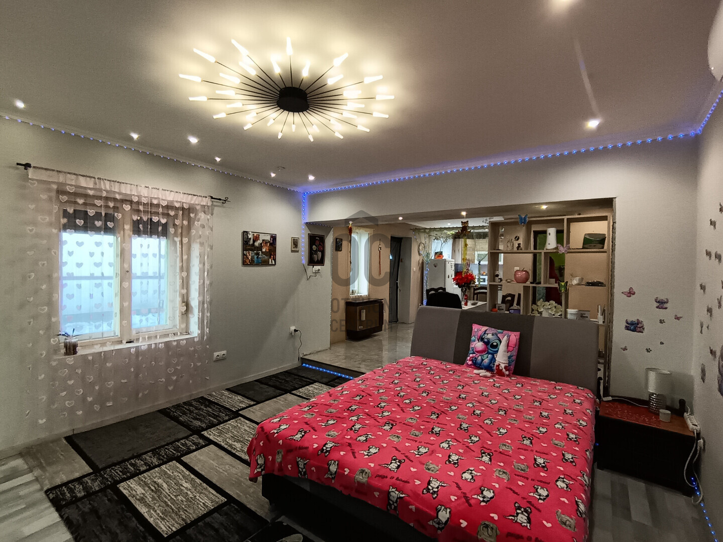 Gallery zoom image