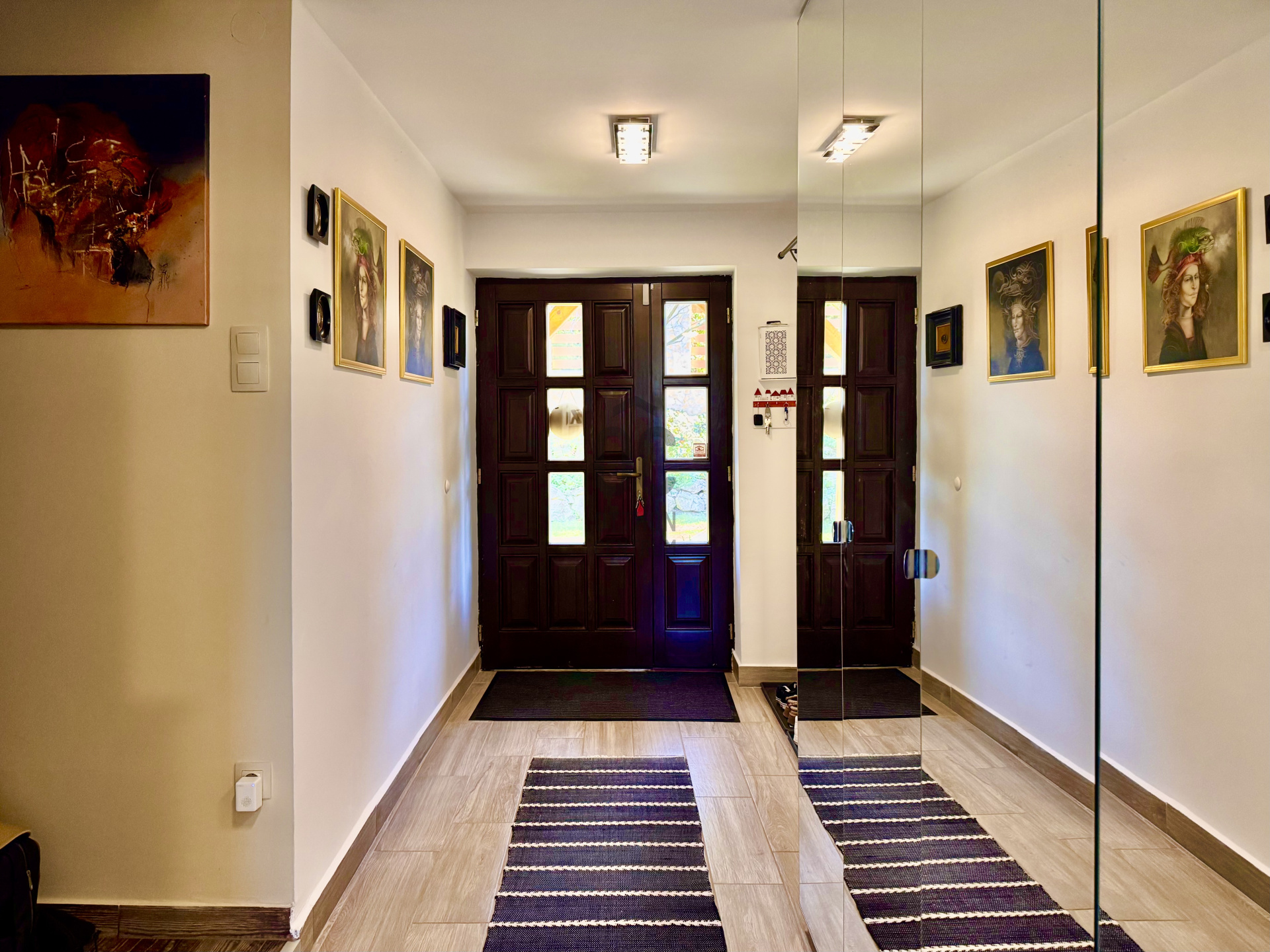 Gallery zoom image