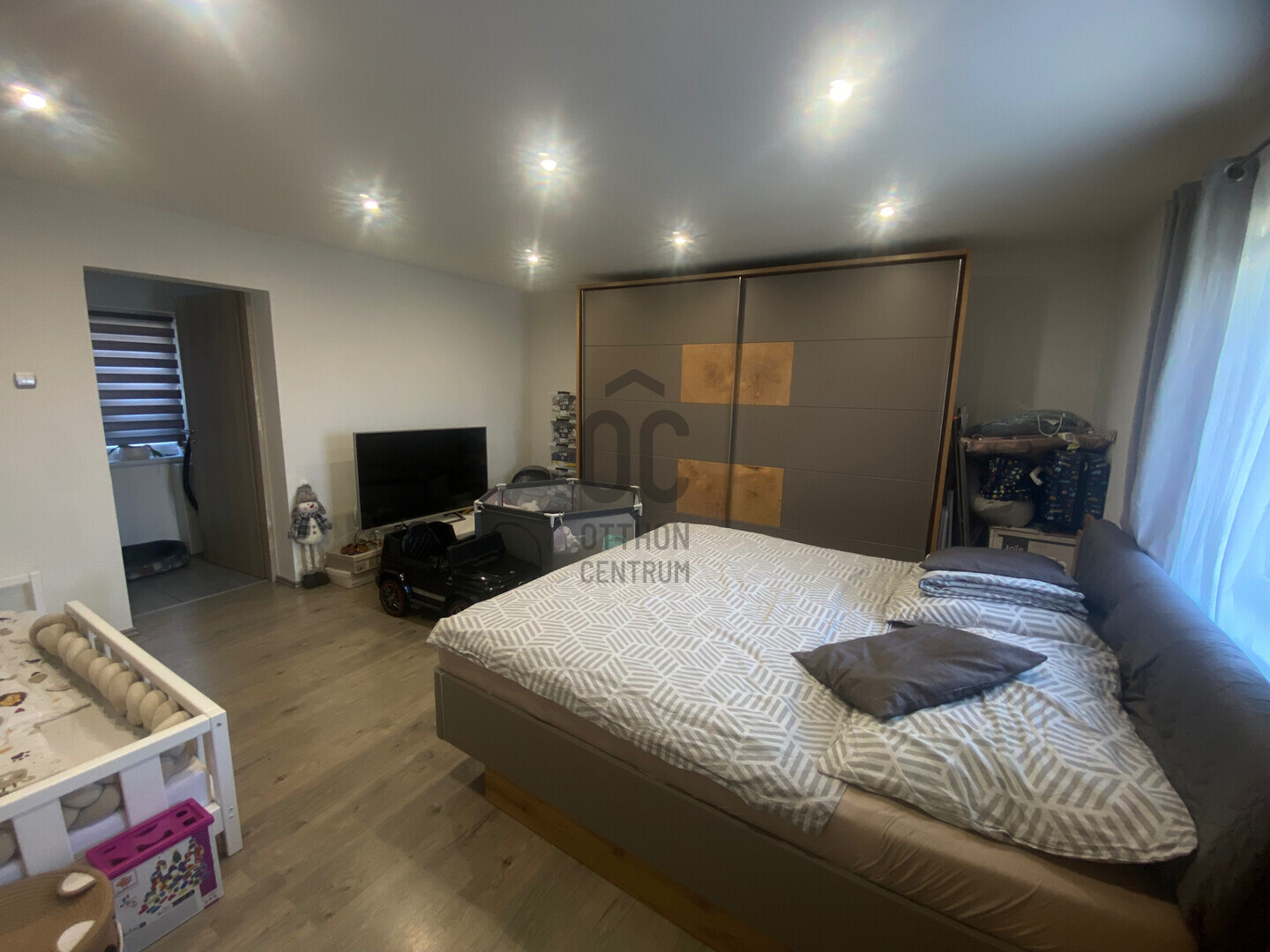 Gallery zoom image