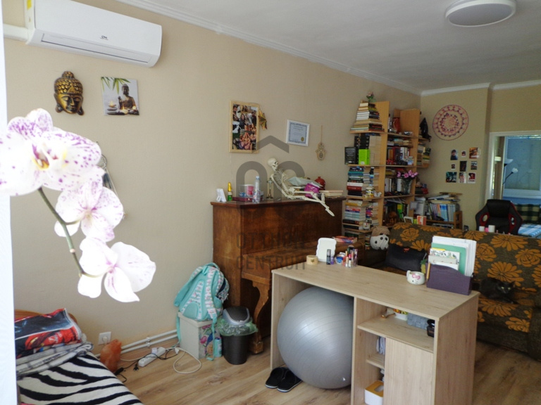 Gallery zoom image