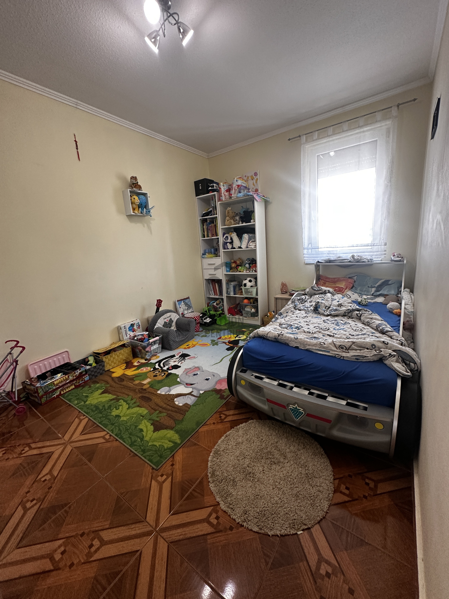 Gallery zoom image