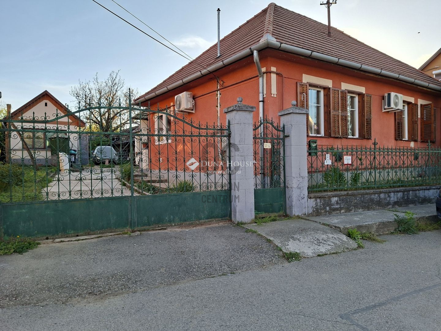 Gallery zoom image