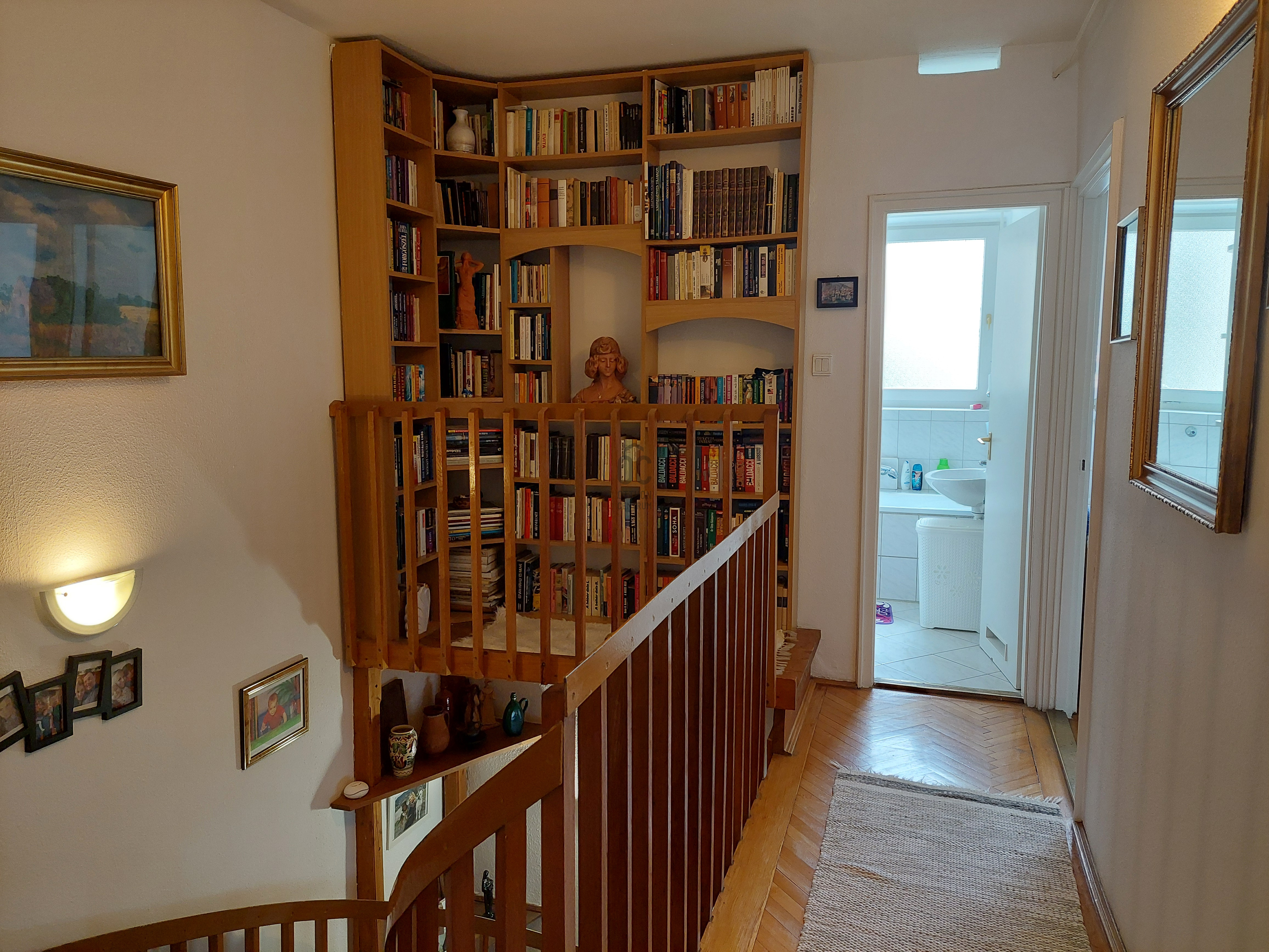 Gallery zoom image