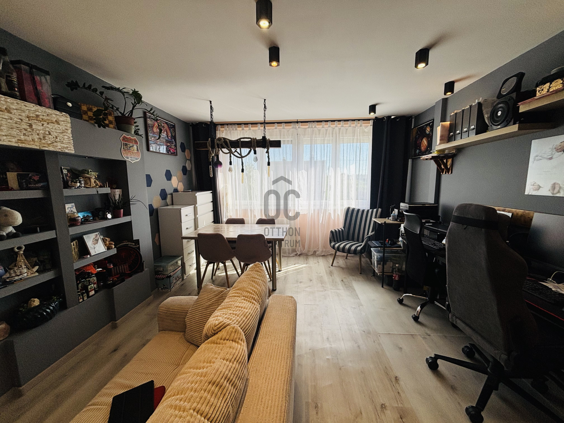 Gallery zoom image