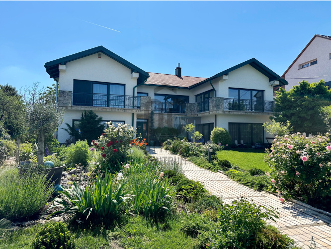 9 bed · 400m² · Családi ház · 275.000.000 Ft