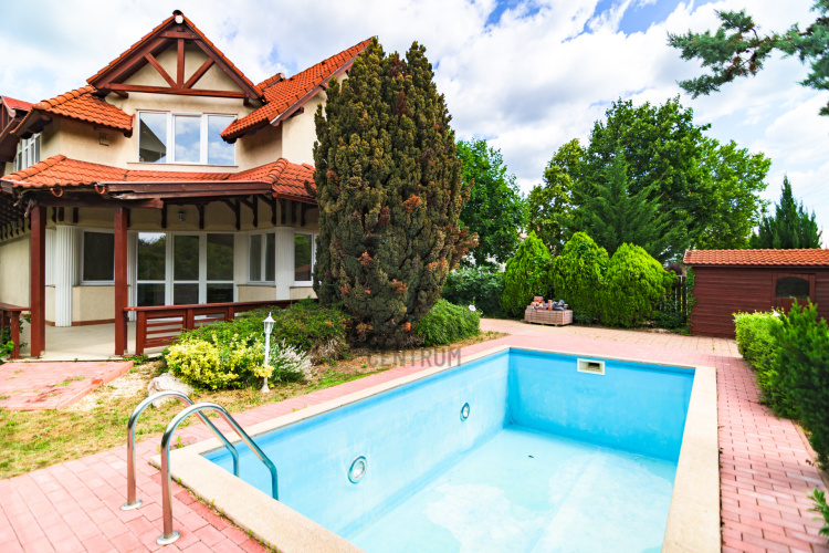 6 bed · 244m² · Családi ház · 290.000.000 Ft