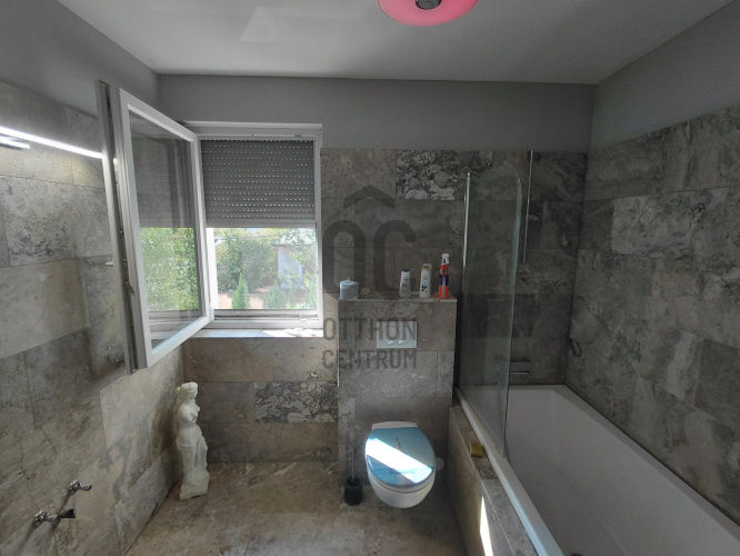 5 bed · 370m² · Családi ház · 239.000.000 Ft