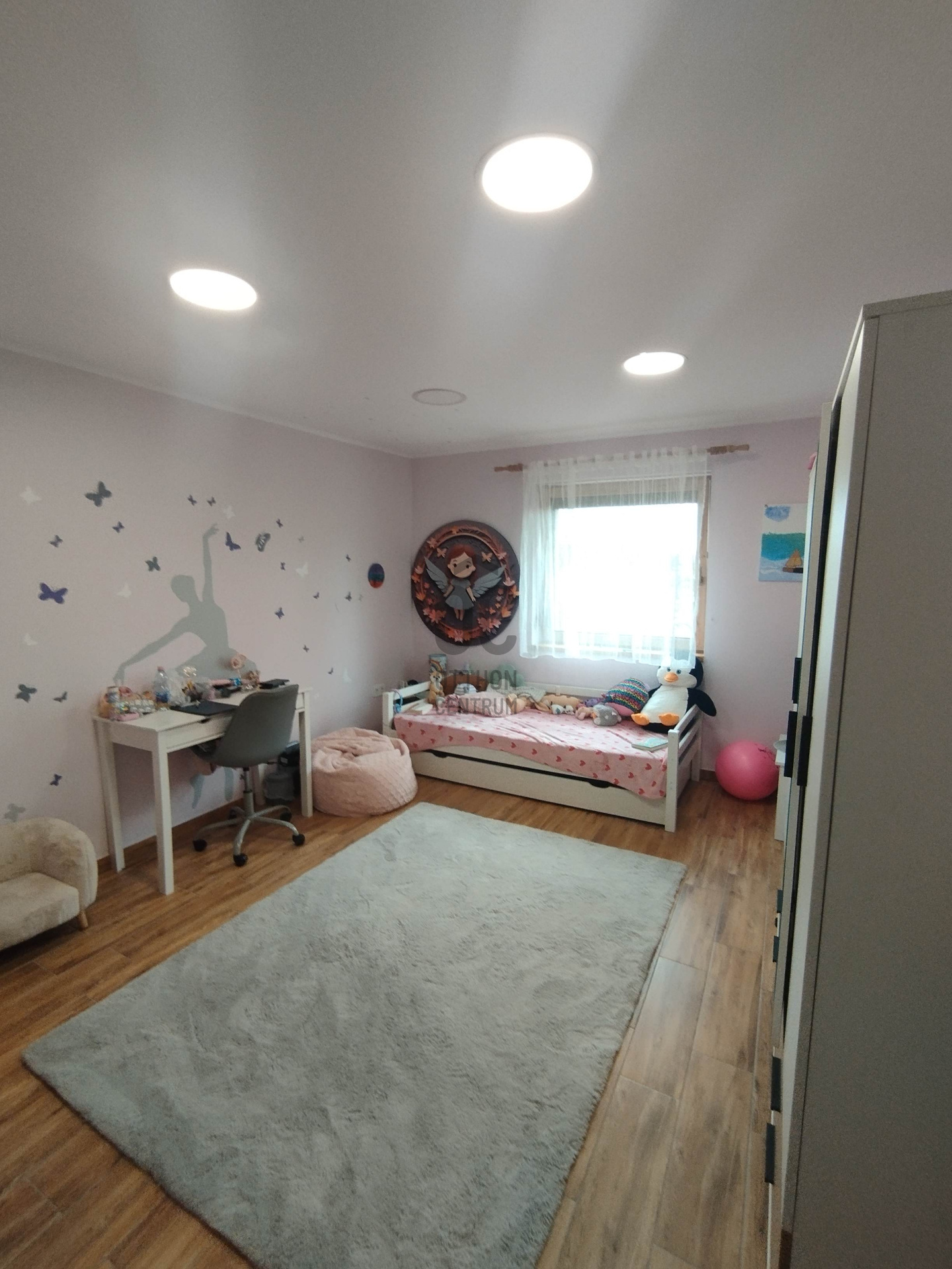 Gallery zoom image