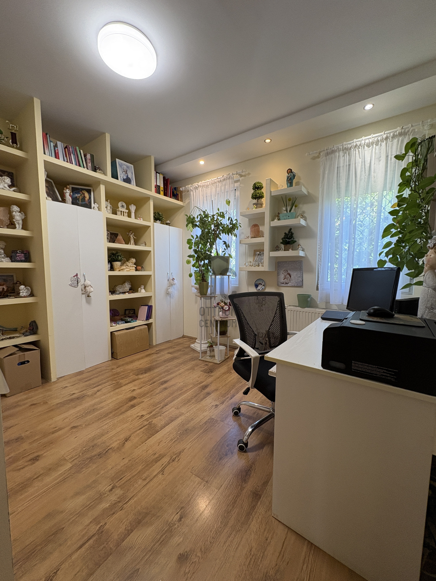 Gallery zoom image