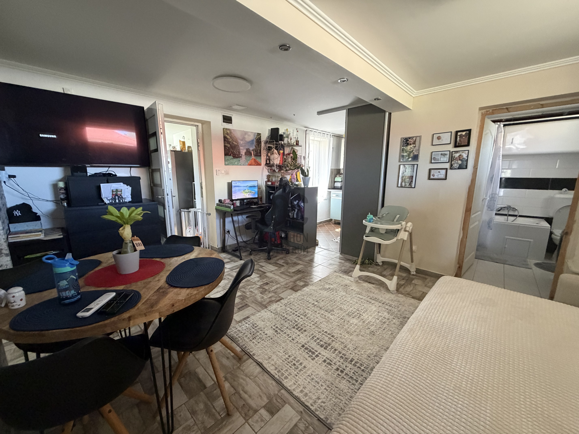 Gallery zoom image