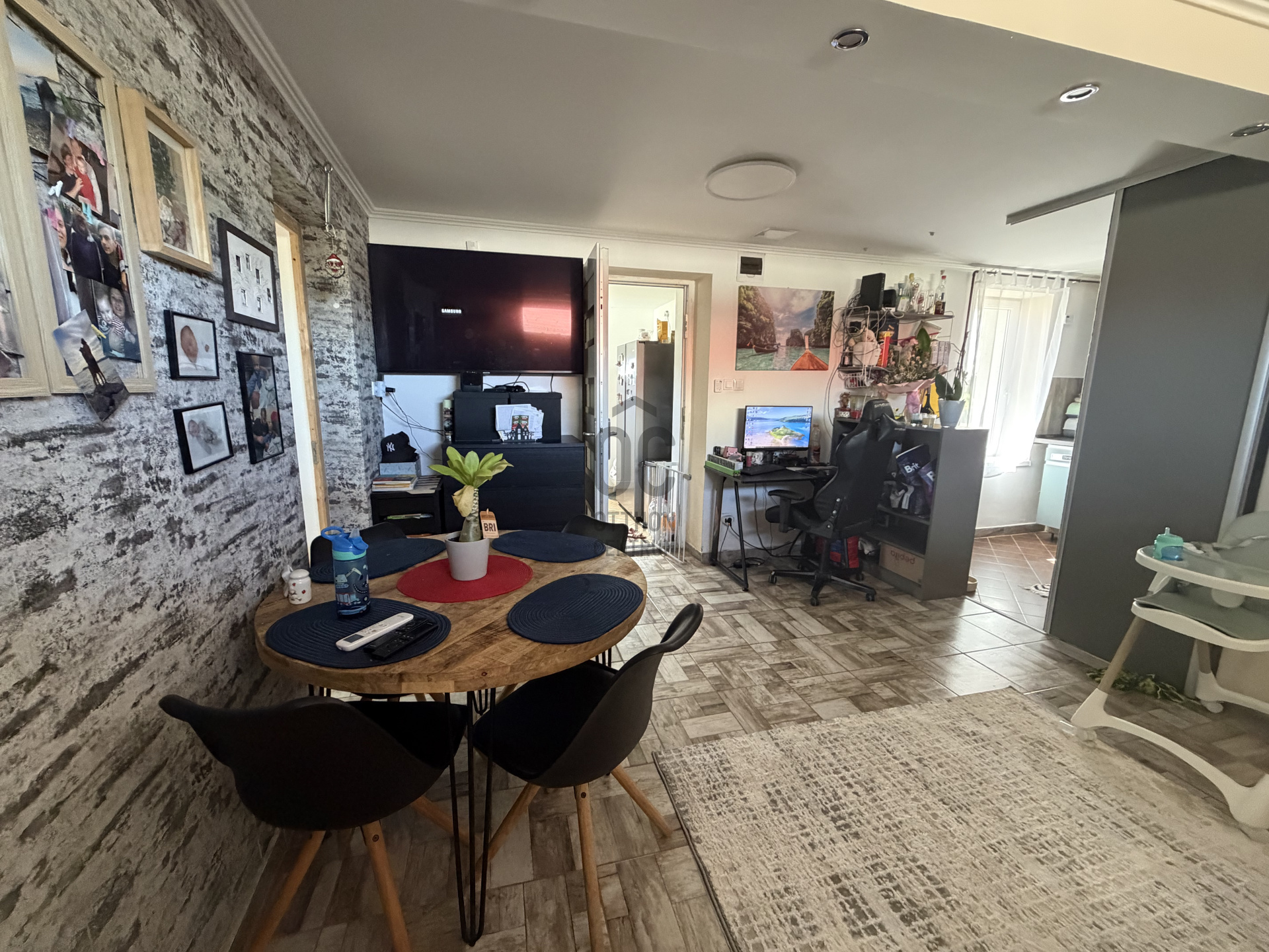 Gallery zoom image