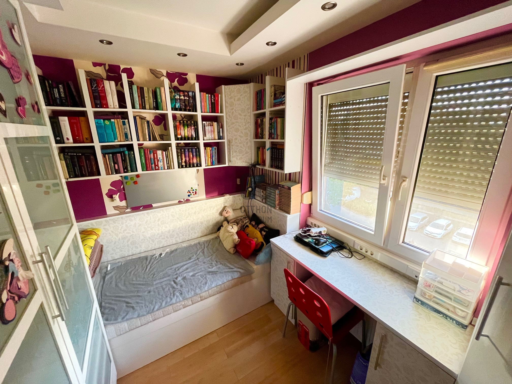 Gallery zoom image